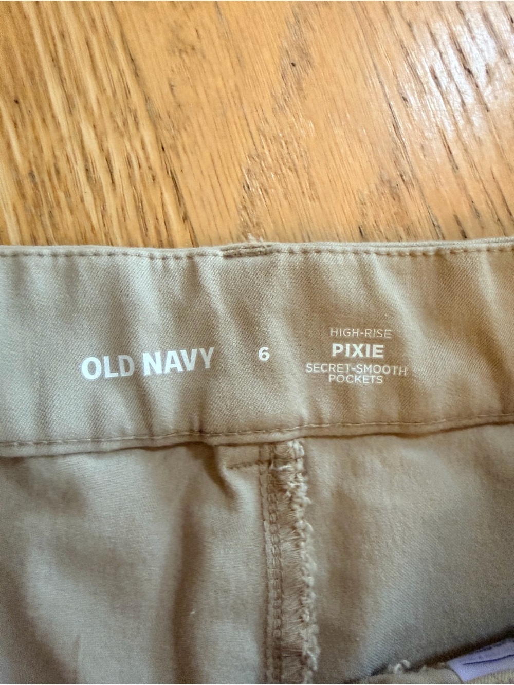 Ladies Size 6 "Old Navy" PUXIE Khaki Straight-Leg Chinos - Light Beige Smooth GC - Picture 2 of 6